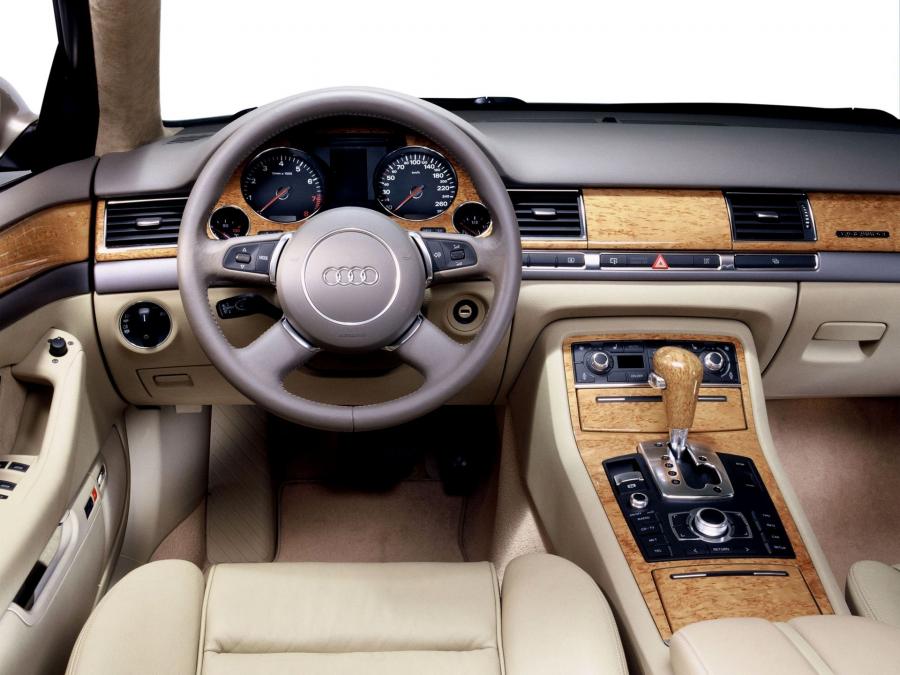 Торпедо Audi A8 4.2 Quattro (D3) 2003 года  (фото 30 из 30)